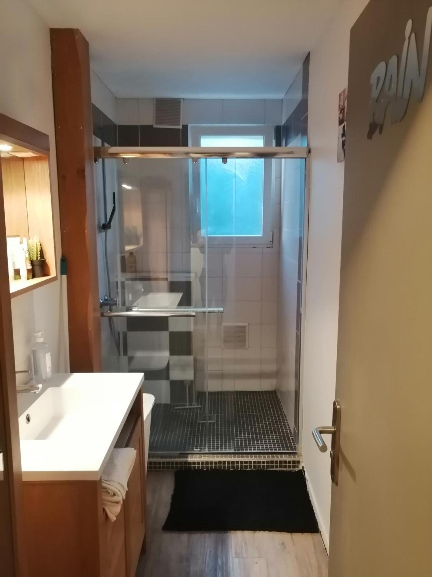 Chambre Dans Appartement A Νιόρ Εξωτερικό φωτογραφία
